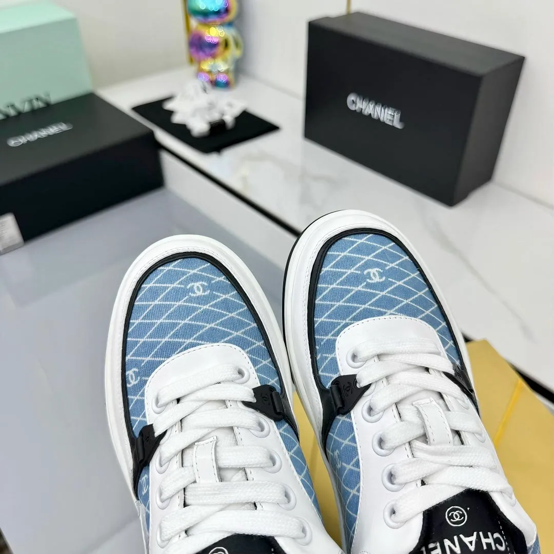 👟👟Ex-factory price 620👟👟High quality! ! ! CHANEL Chanel 25A latest thick-soled casual sports shoes. The counter is synchronized. The counter is very popular. It is a shoe that is very difficult to buy. The most popular thick-soled casual shoes on the Internet. As you can imagine, the most popular thick-soled casual shoes can not be missed. It has both good looks and comfort. Simple and versatile. The thick sole increases the height and is super versatile. Whoever wears it will look better. Upper: cowhide stitching. Lining: breathable mesh. Outsole: TPU original outsole. Size: 35-41 👉
